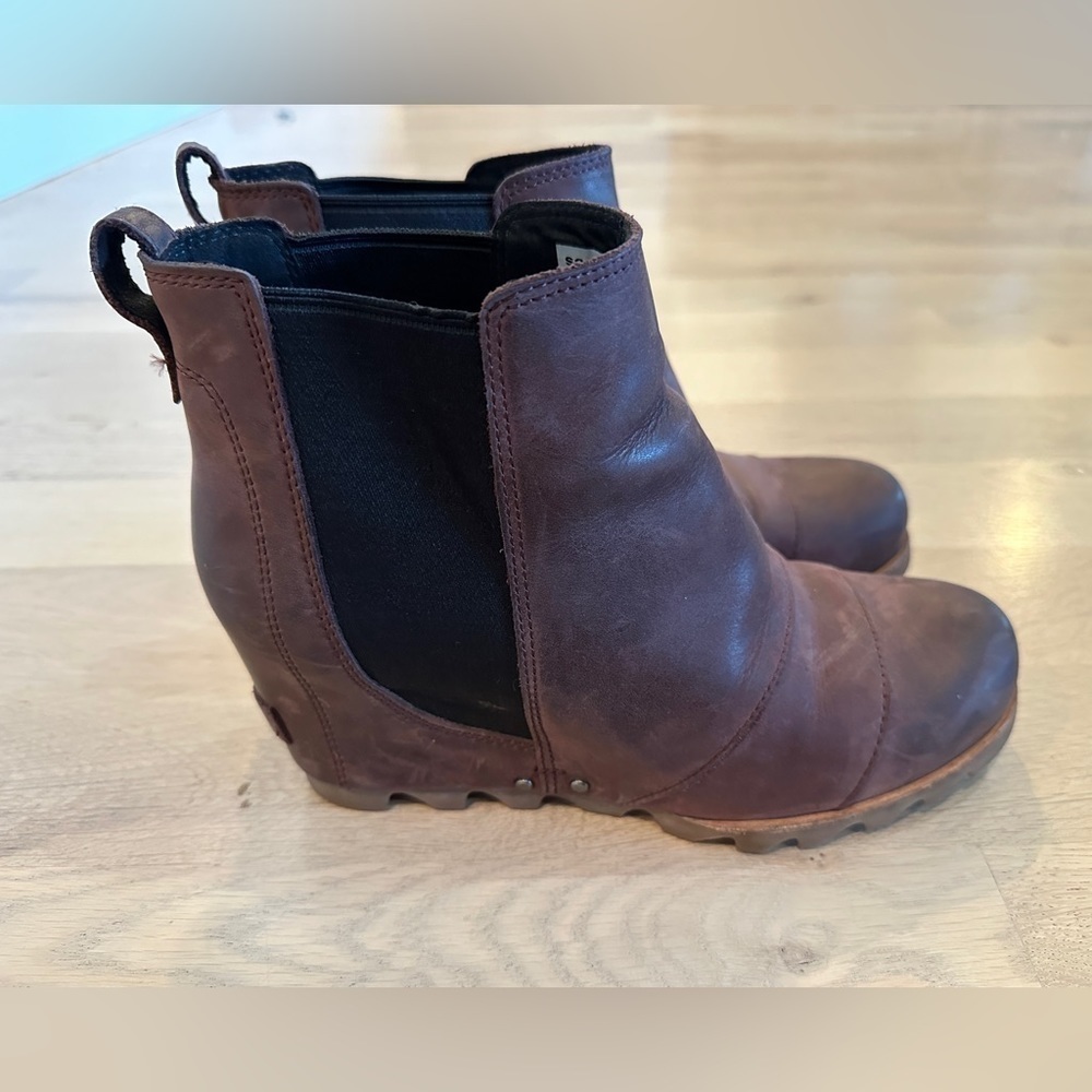 Sorel Lea Brown Wedge Boot Size 8.5 - image 1